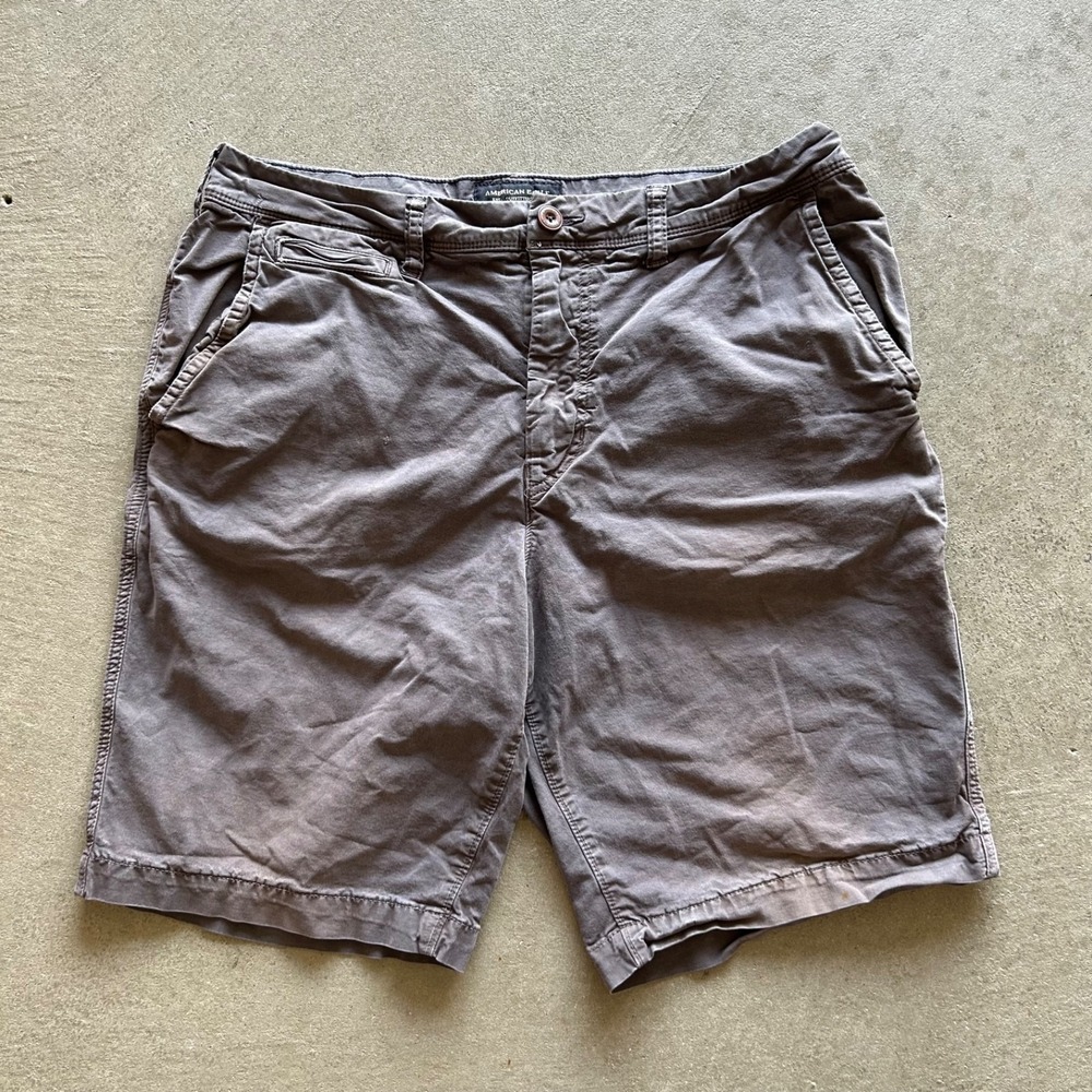American Eagle Shorts Size 34 Faded Gray Classic Fit Next Level Flex 9.5" Inseam